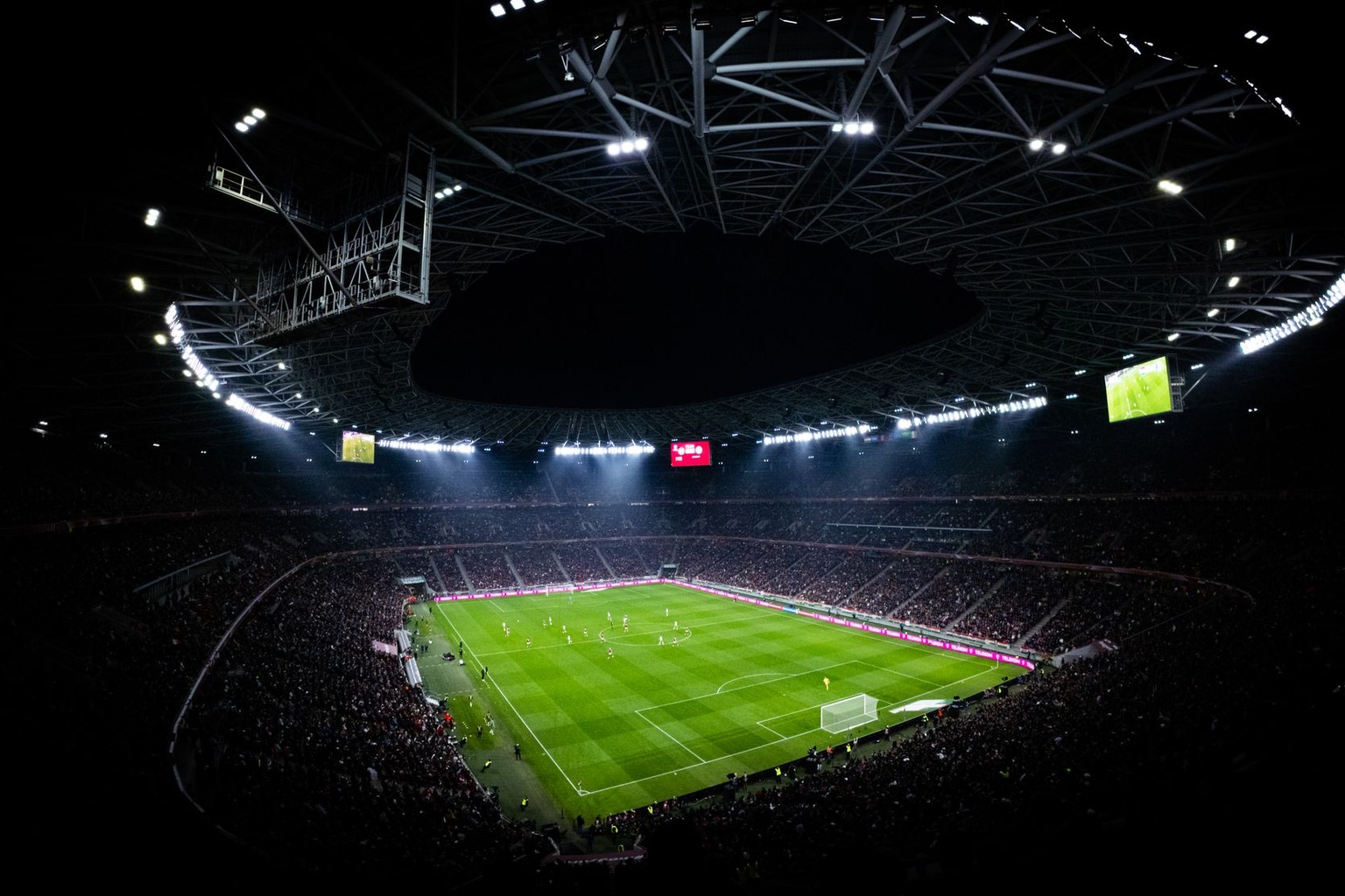 Online entertainment and greek and european football: planning leisure time around the match calendar